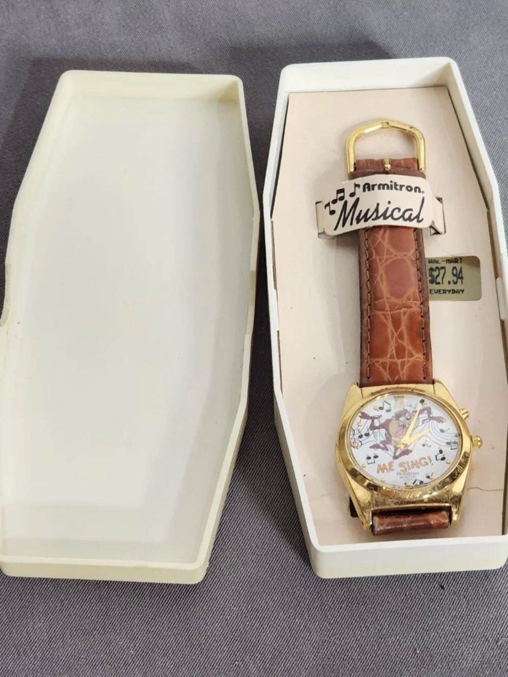 Looney Tunes Armitron Collectibles Musical Me Sing Tasmanian Devil Quartz Watch